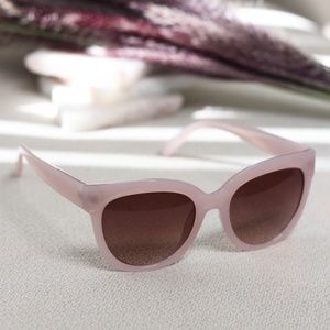 Jlo Chic Sunglasses in Soft Faded Pink - Trendy